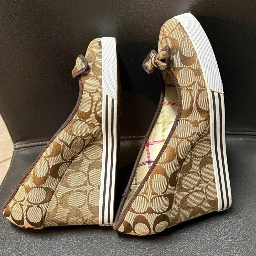 Coach Signature Sweetie Wedges - Tikonze Apapa Foundation - Picture 8 of 16